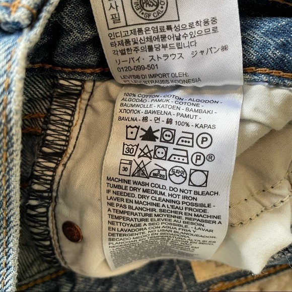 Levi’s Wedgie Cut Off Light Wash Jean Shorts 24 - Picture 6 of 7